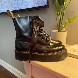 Dr. Martens - Platform with Ribbon Laces
